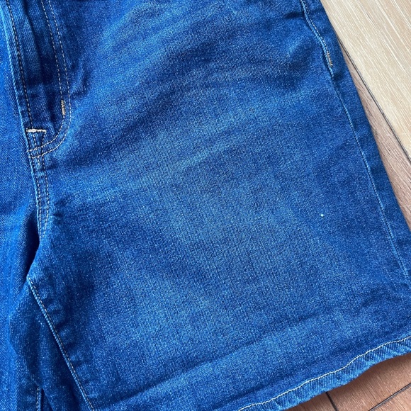 Woman’s Gap 8/29 Denim Short - Picture 2 of 7